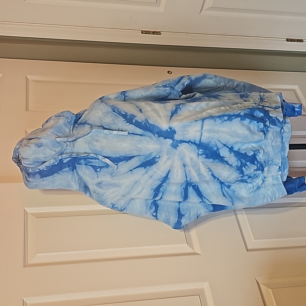 NWOT Chuze Fitness Hoodie